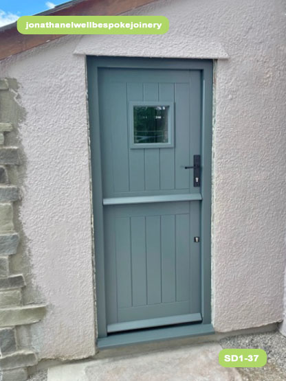 painted stable door downpipe