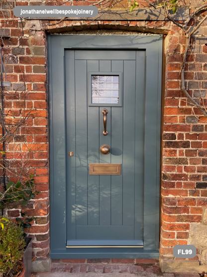 cottage style door inchyra Blue